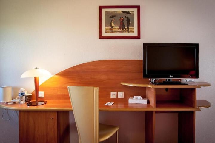 Room 5 of 12