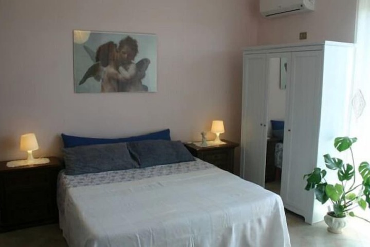 Room 5 of 50
