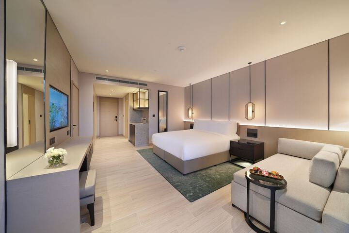 Room 33 of 180