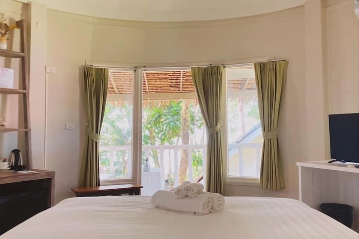 Room 4 of 8