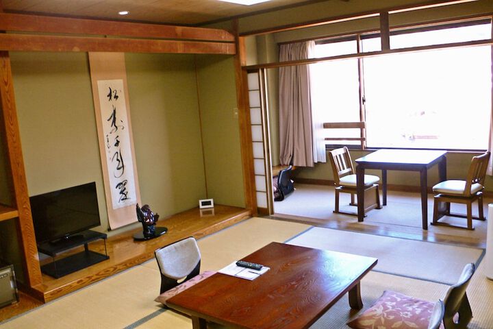 Room 5 of 52