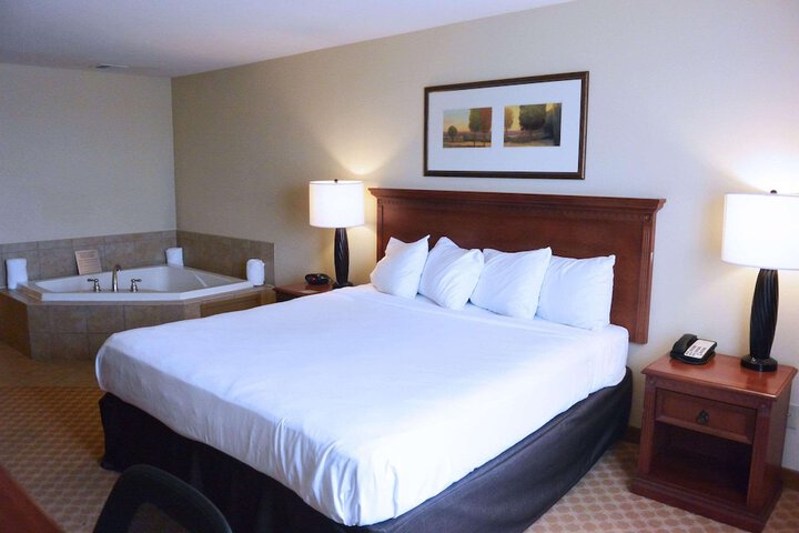 1 King Bed (12 of 14)