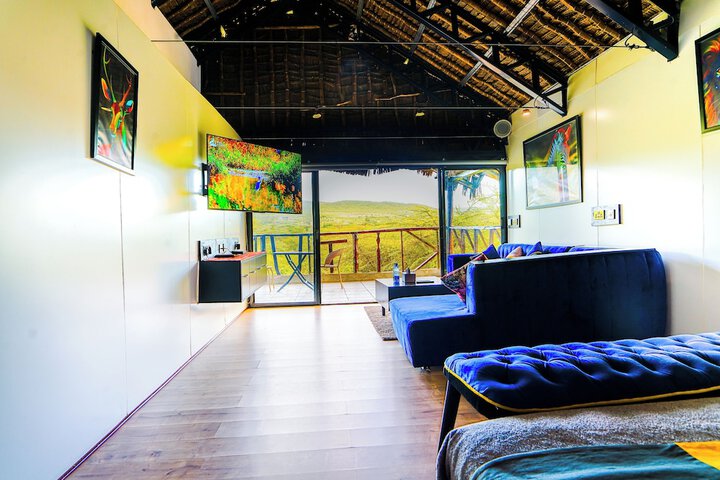 Room 6 of 25