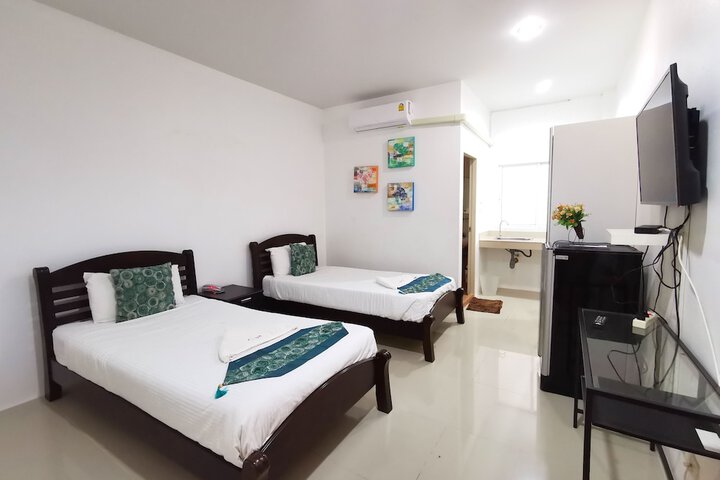 Room 6 of 32
