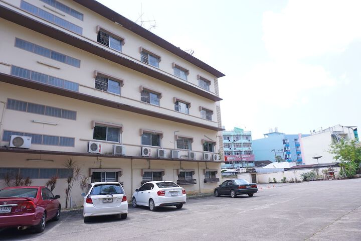 Sri Chumphon Hotel