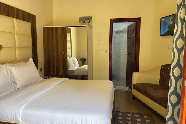 Room 77 of 124