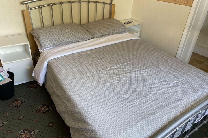 Room 9 of 11