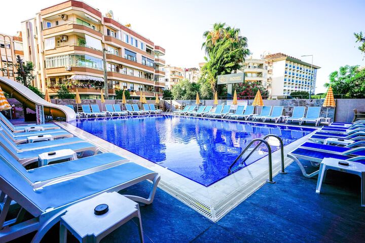 Pool Hotel