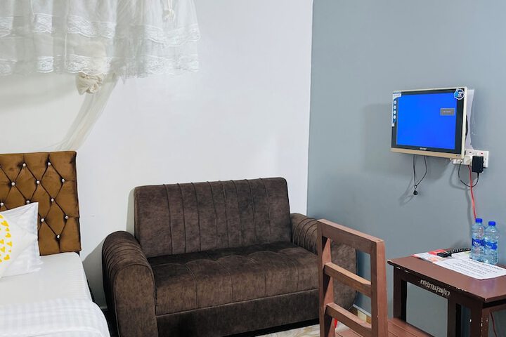 Room 15 of 48