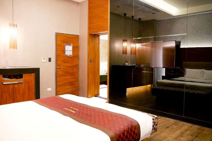 Room 18 of 81