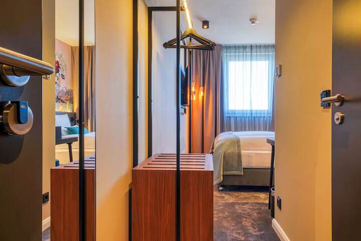 Room 20 of 32