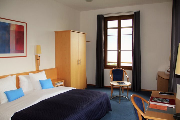 Room 6 of 124