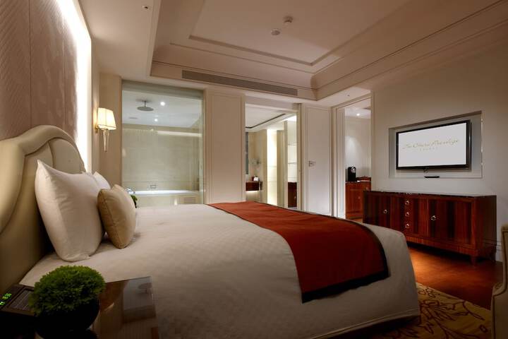 Room 9 of 63