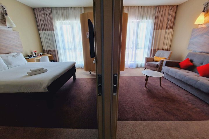 Room 11 of 42