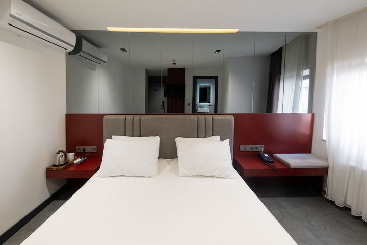 Room 30 of 49