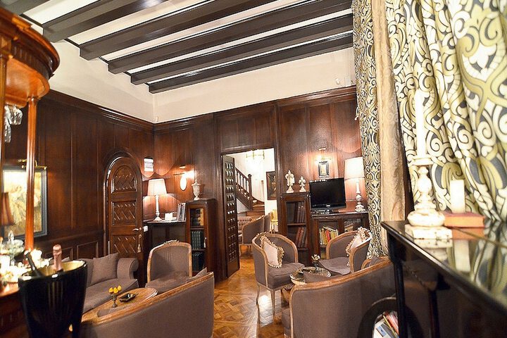 Lounge 111 of 142