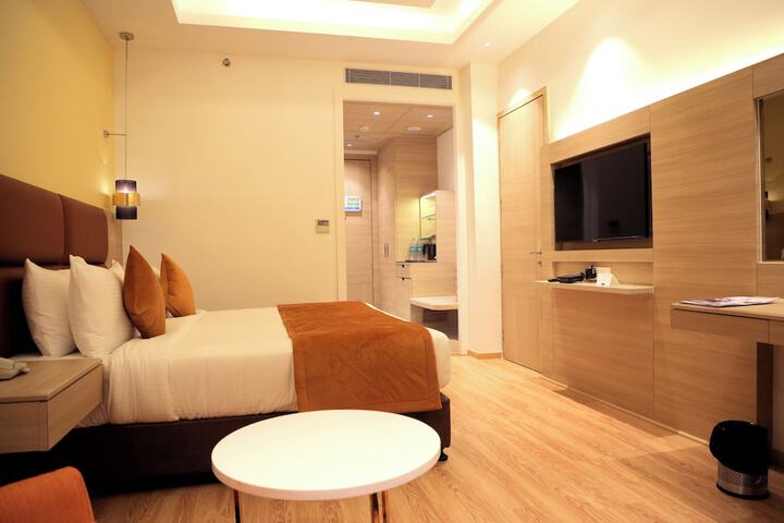 Room 15 of 33