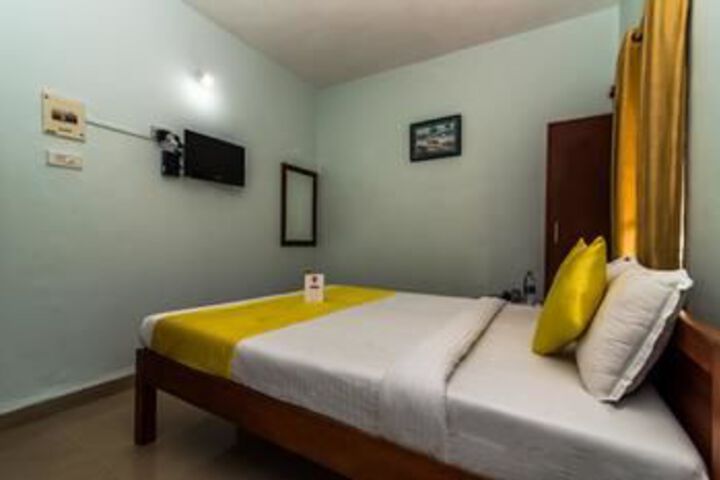 Room 9 of 18