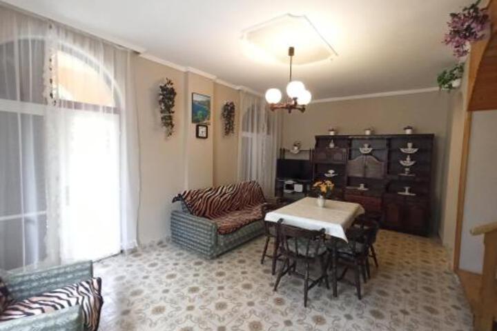 Room 6 of 24