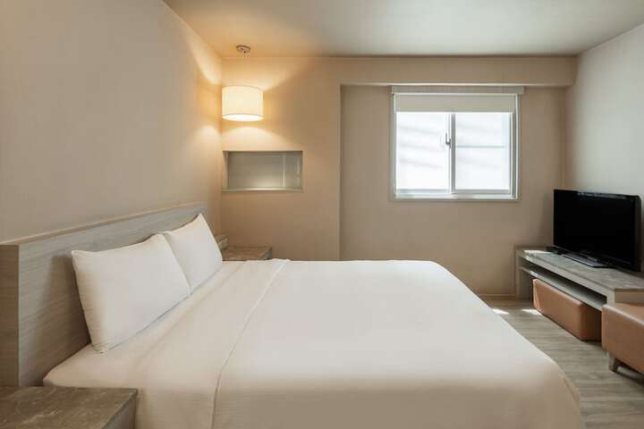 Room 5 of 28