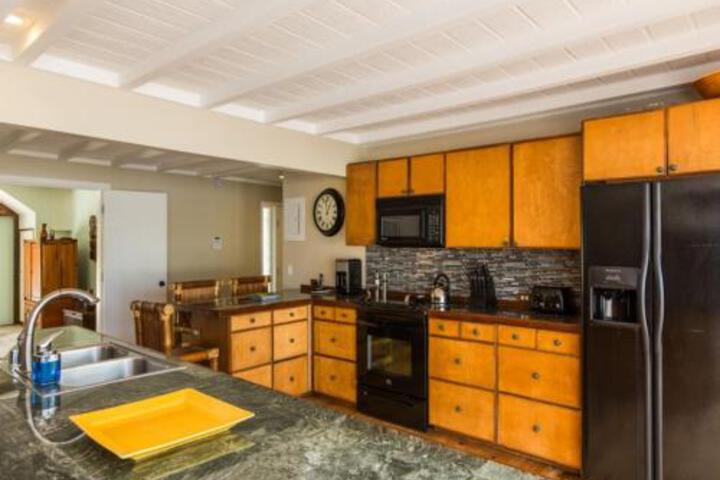 Helens Beach House in Kailua, HI