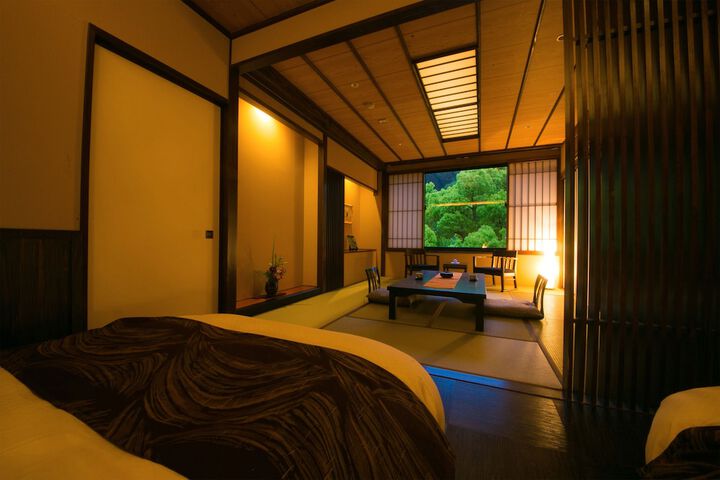 Room 6 of 80