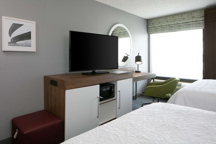 2 Queen Beds (1 of 4)