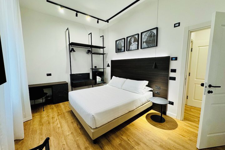 Room 8 of 33