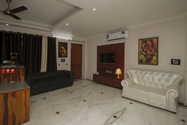 OYO 8430 ABSIN HOSPITALITY