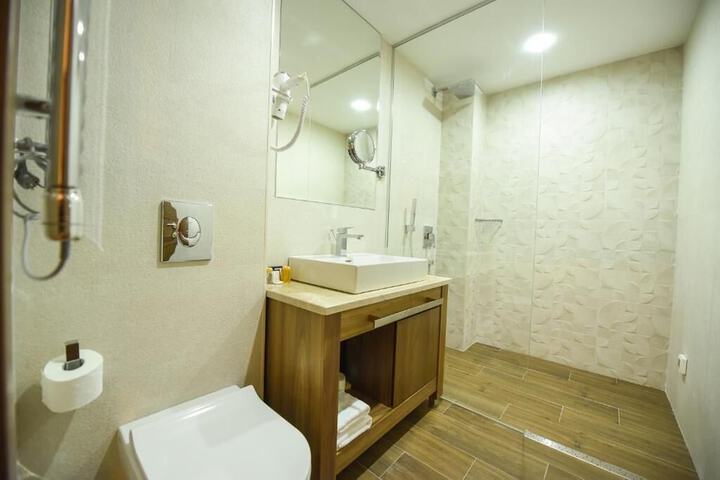 Room 17 of 29