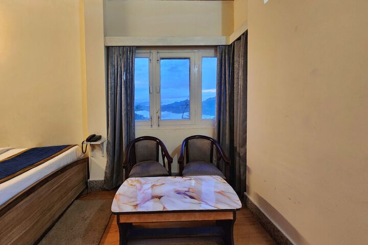 Room 28 of 92