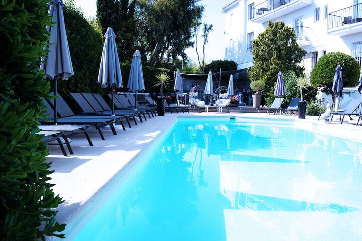 Pool Hotel