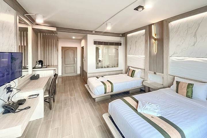 Room 14 of 76