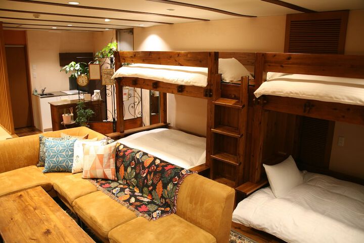 Room 6 of 23