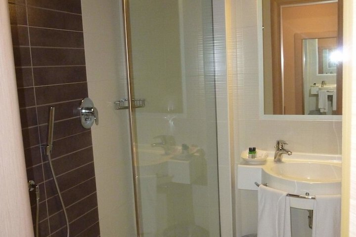 Room 14 of 26