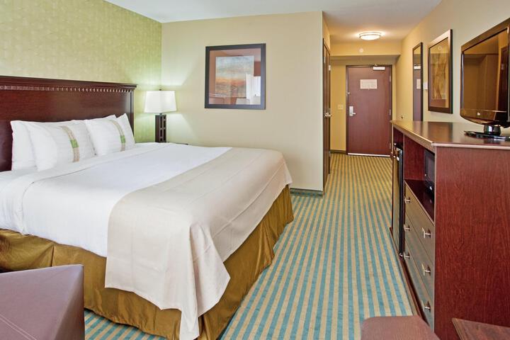 Standard King Bed Accessible (10 of 21)