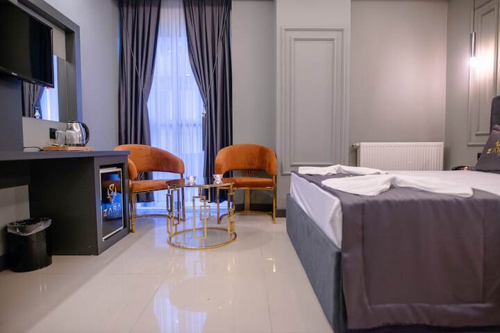 Room 11 of 28
