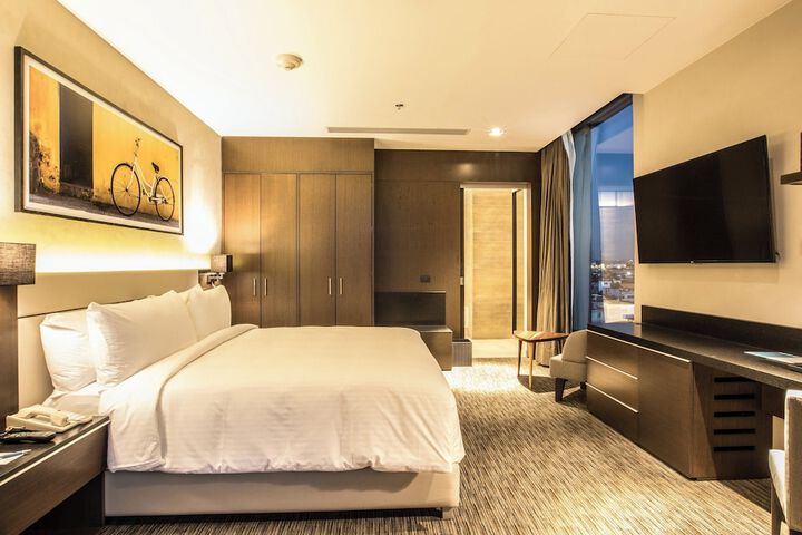 Room 16 of 40