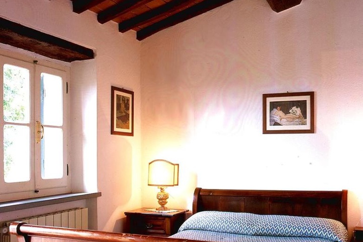 Room 4 of 12