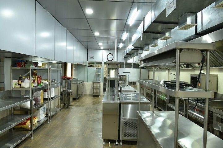 Dining 9 of 13
