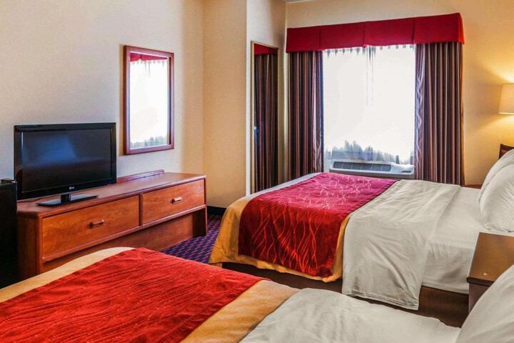 2 Queen Beds (1 of 8)