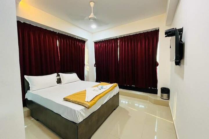 Room 6 of 13