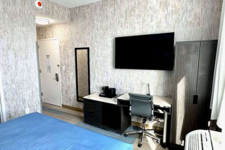 Room 3 of 10