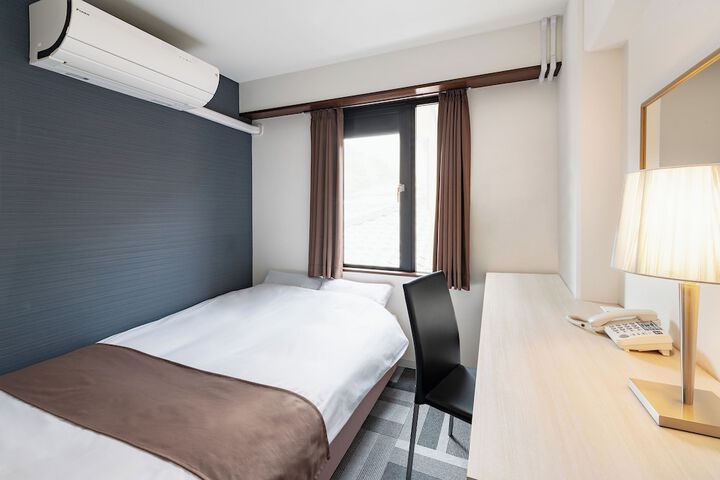 Room 4 of 10