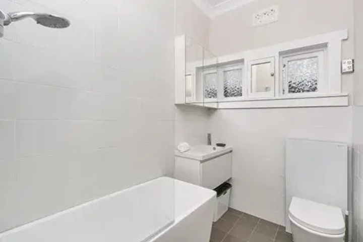 Room 5 of 6