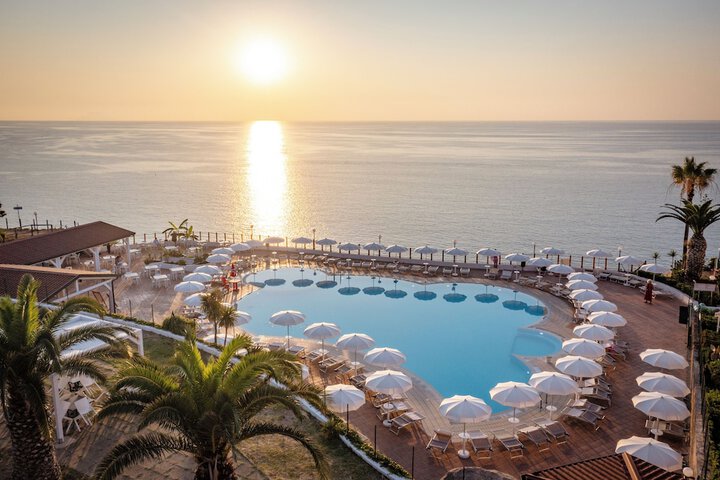 Pools & Facilities