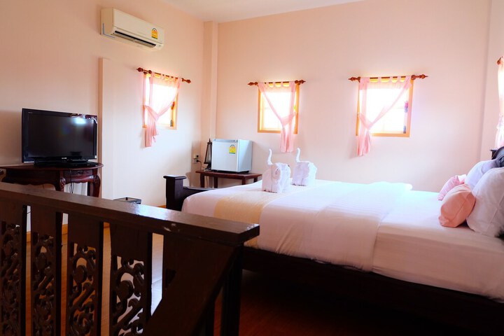 Room 12 of 144