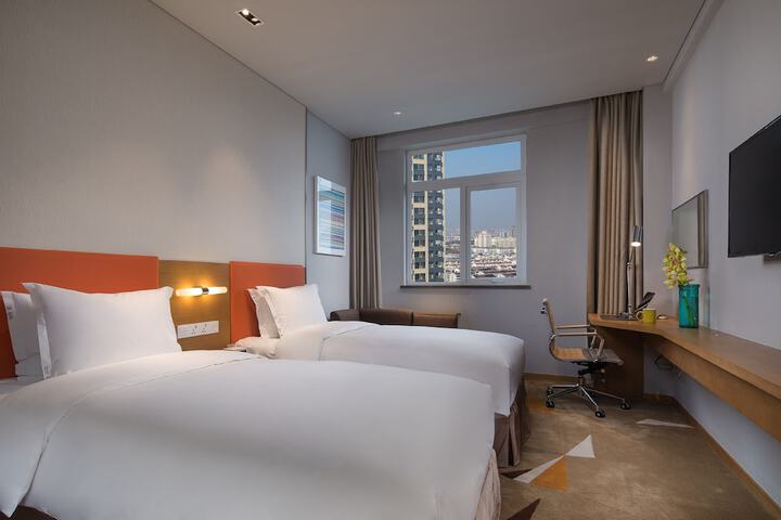 Room 2 of 29
