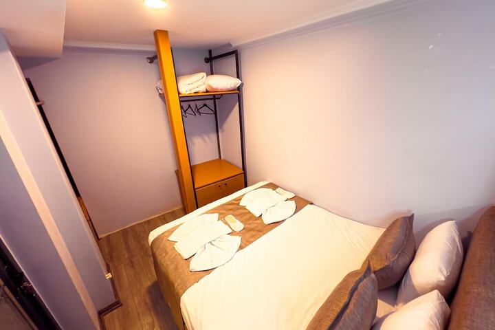 Room 21 of 89