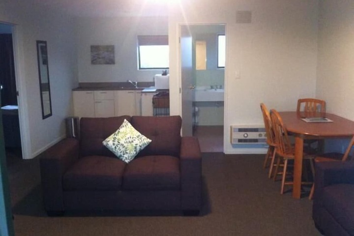 Room 17 of 37